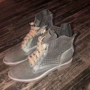 Dolce Vita Aldis style boots. Size 7. Smoke/gray.